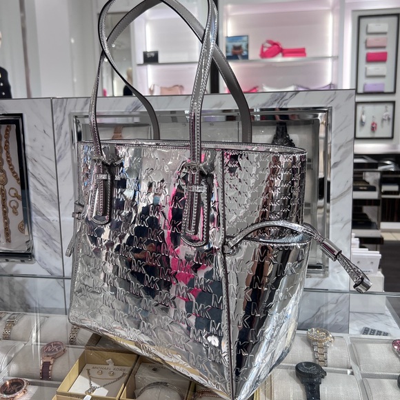 MICHAEL KORS Voyager Large Patent Logo Debossed Tote Bag NWT Silver - Picture 5 of 10